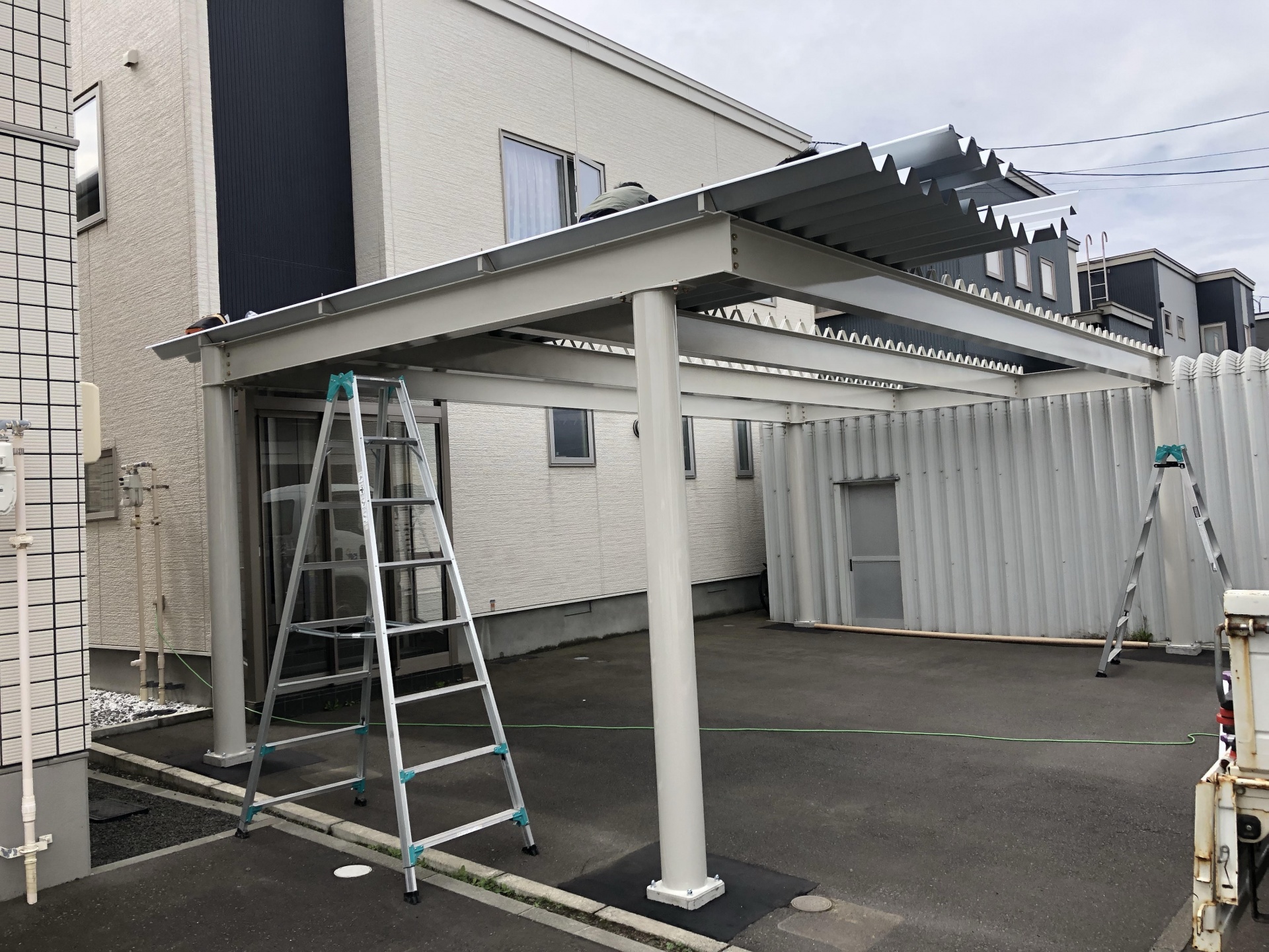札幌市北区屯田S様邸 中川製作所鉄骨カーポート設置