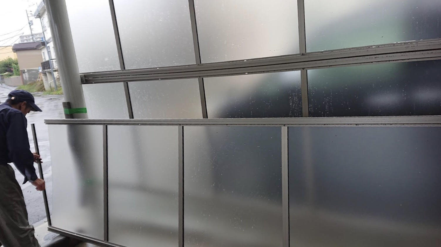 札幌市豊平区Y様 中川製作所 3台用変形カーポート建て方