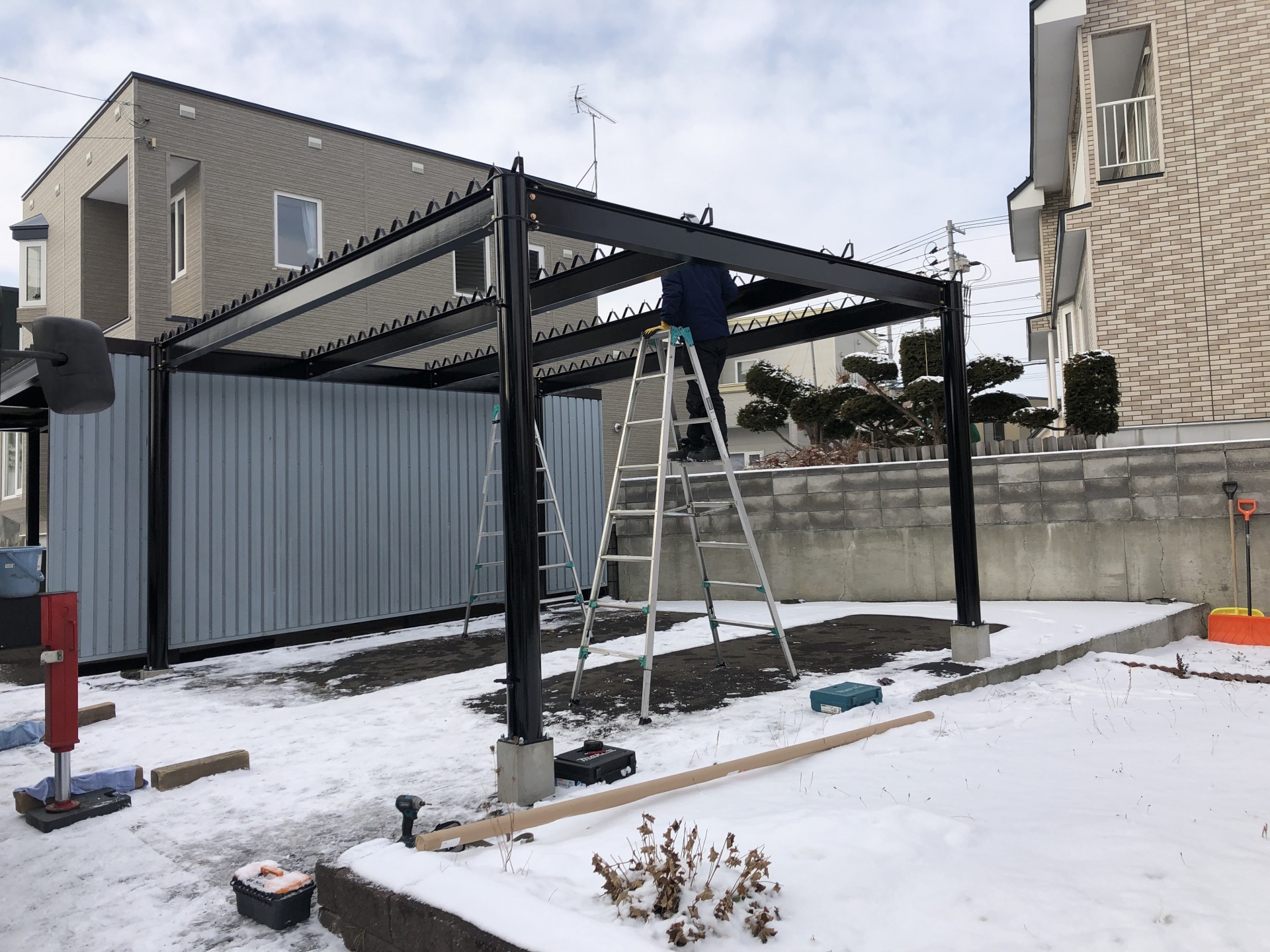 今年ラスト現場の中川製作所カーポート