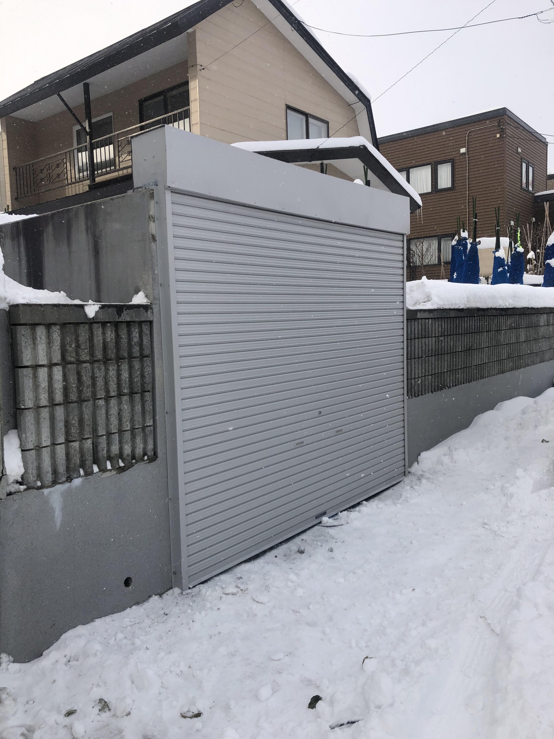 札幌市厚別区でガレージかさ上げ工事(ハツリ工事＋シャッター交換)