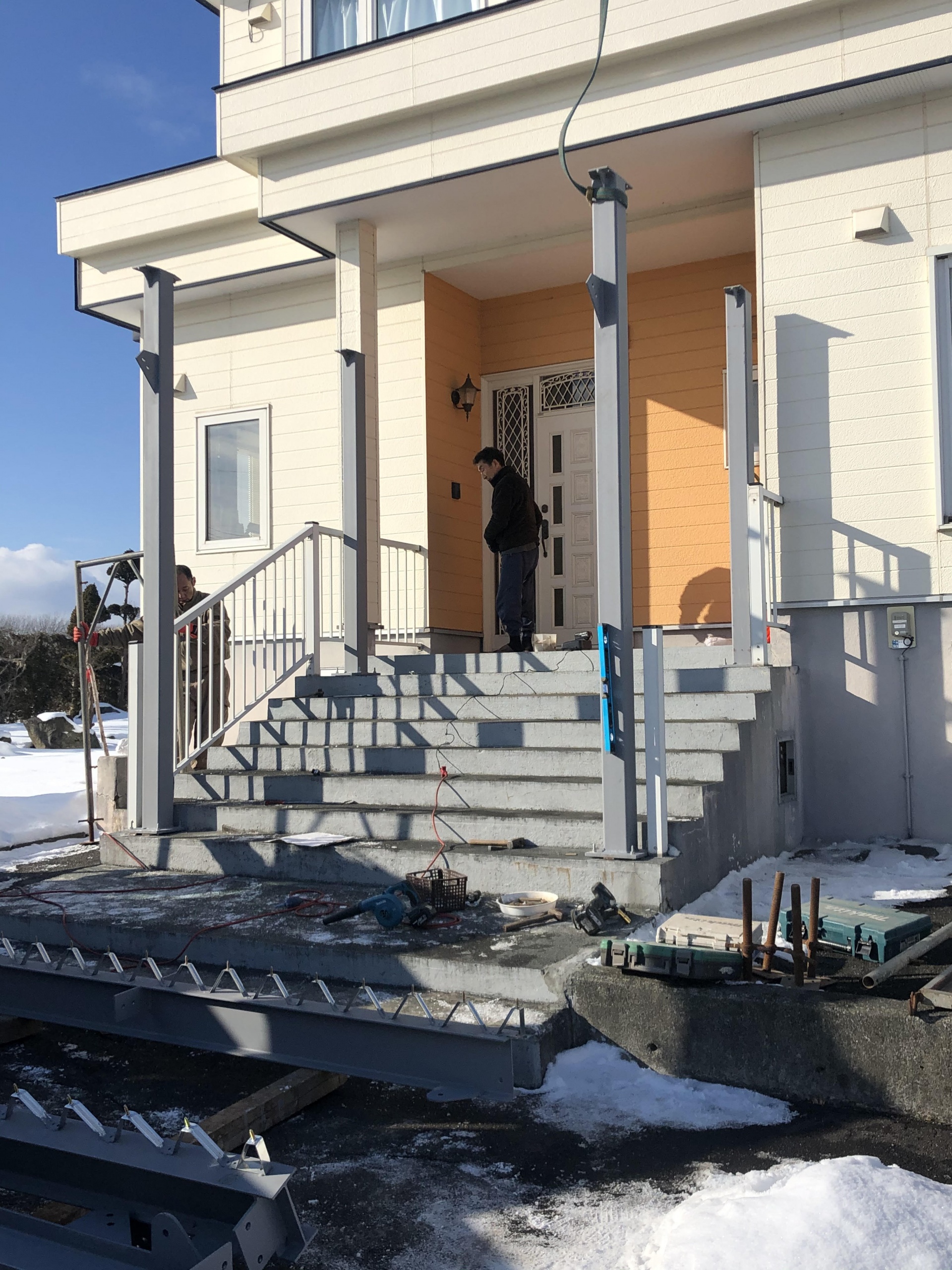 北広島市k様階段前に頑丈な屋根が欲しい工事