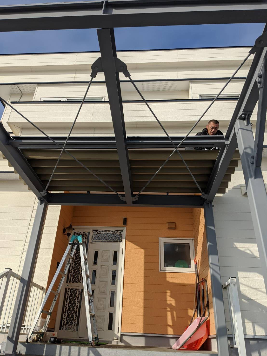 北広島市k様階段前に頑丈な屋根が欲しい工事