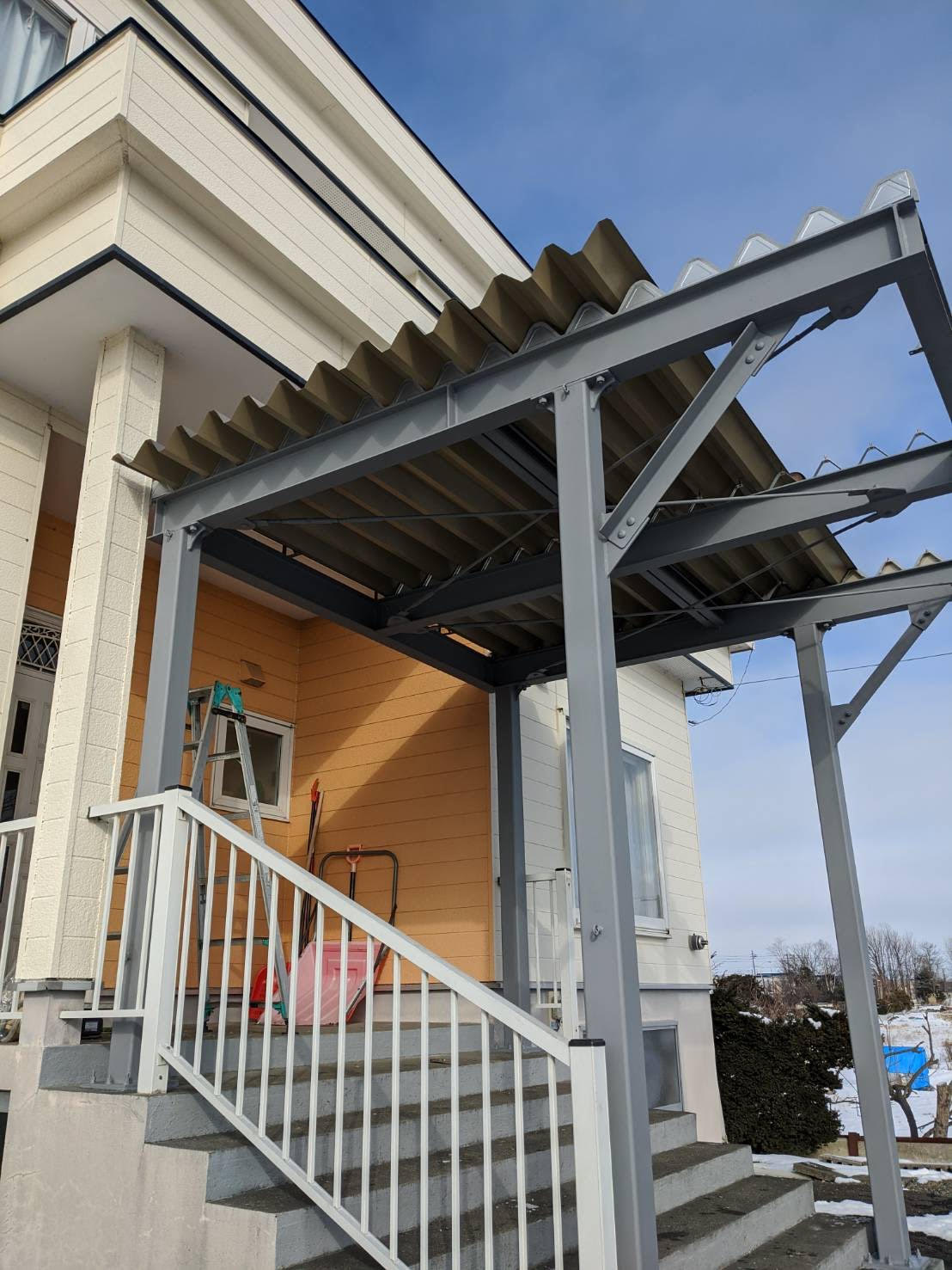 北広島市k様階段前に頑丈な屋根が欲しい工事