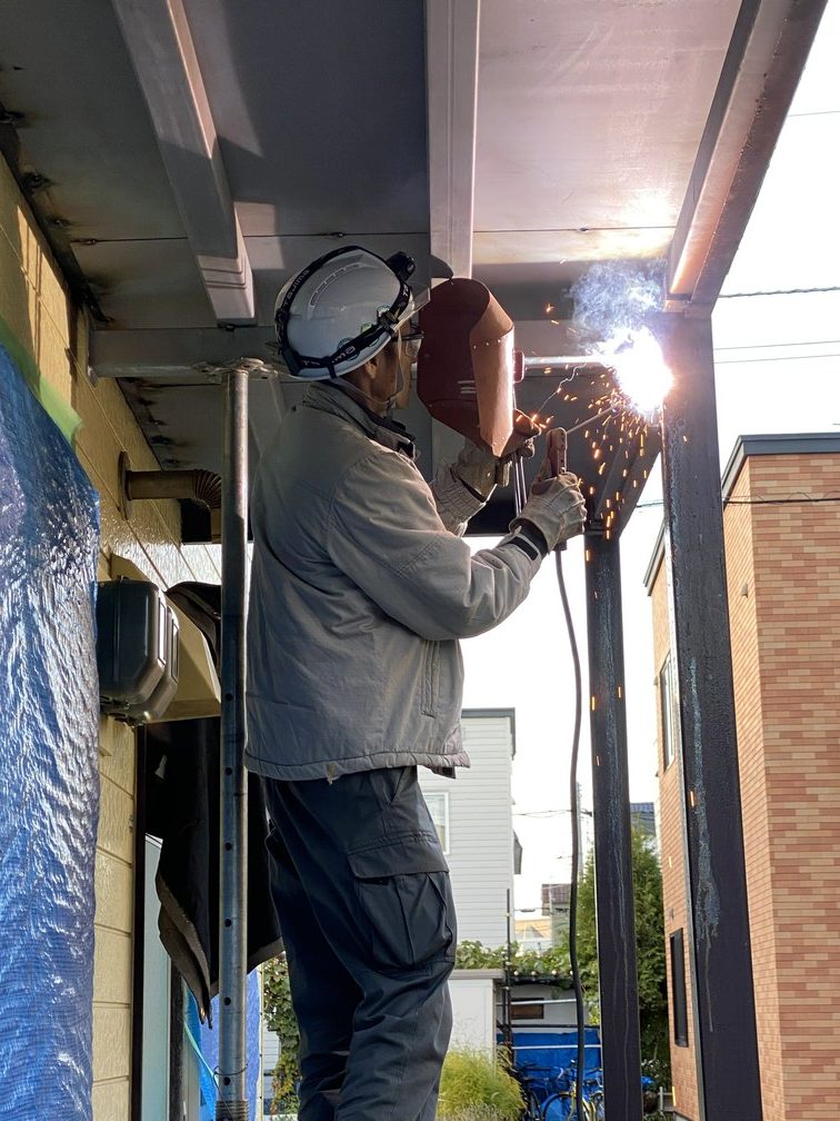 札幌市 手稲区 某アパート アパートの鉄骨階段・踊り場裏　補強工事