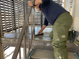 札幌市　階段補強工事、モルタル面の補修、防水補強工事