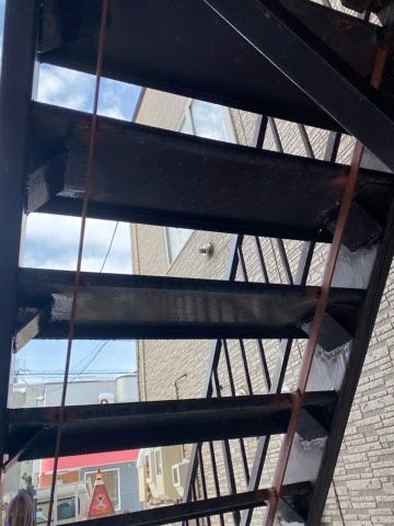 札幌市北区　アパートの鉄骨階段の補強工事
