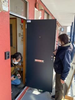 札幌市東区でドアリフォーム工事