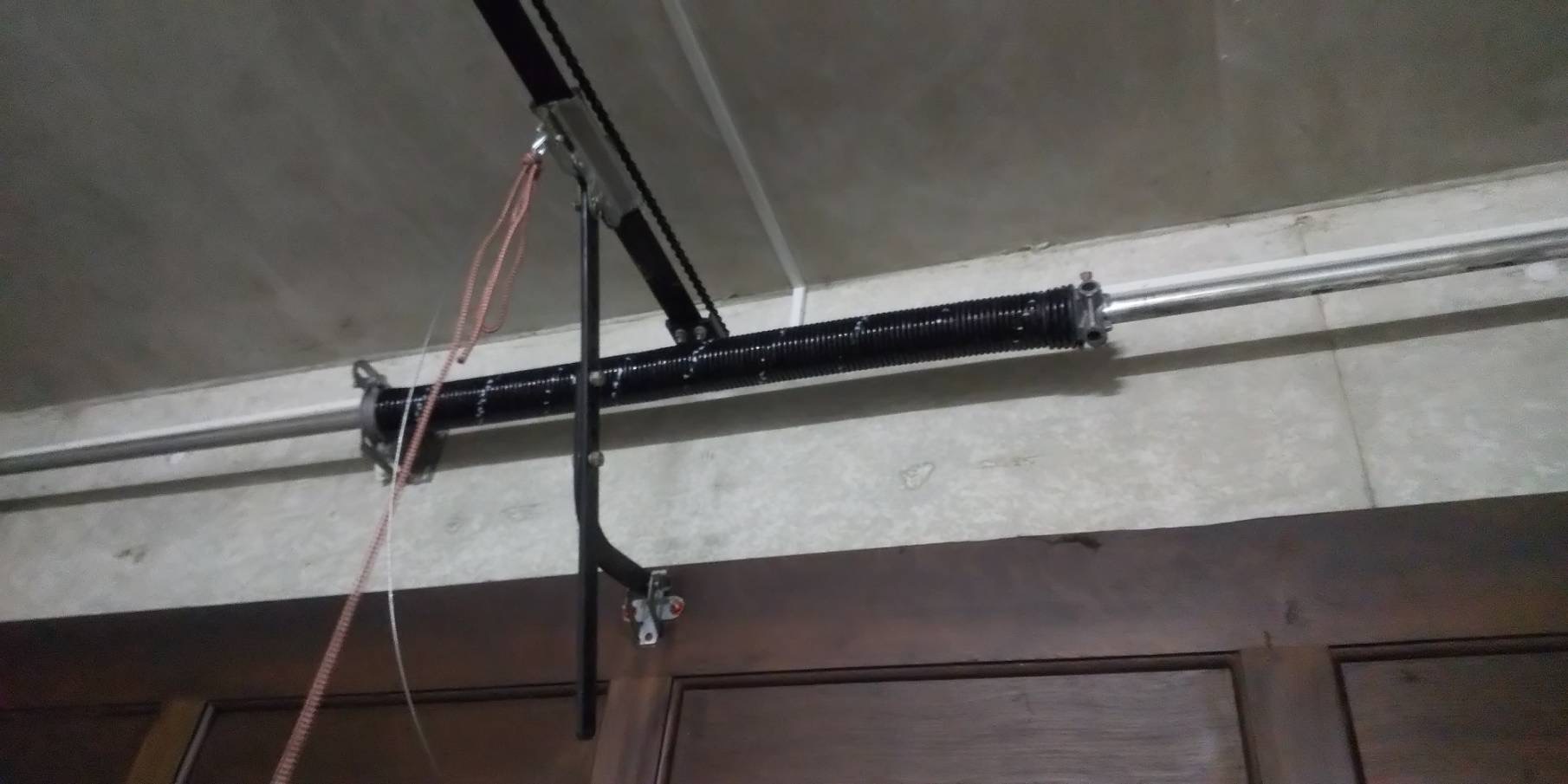 札幌市豊平区　輸入ガレージシャッター　バネ、ワイヤー交換