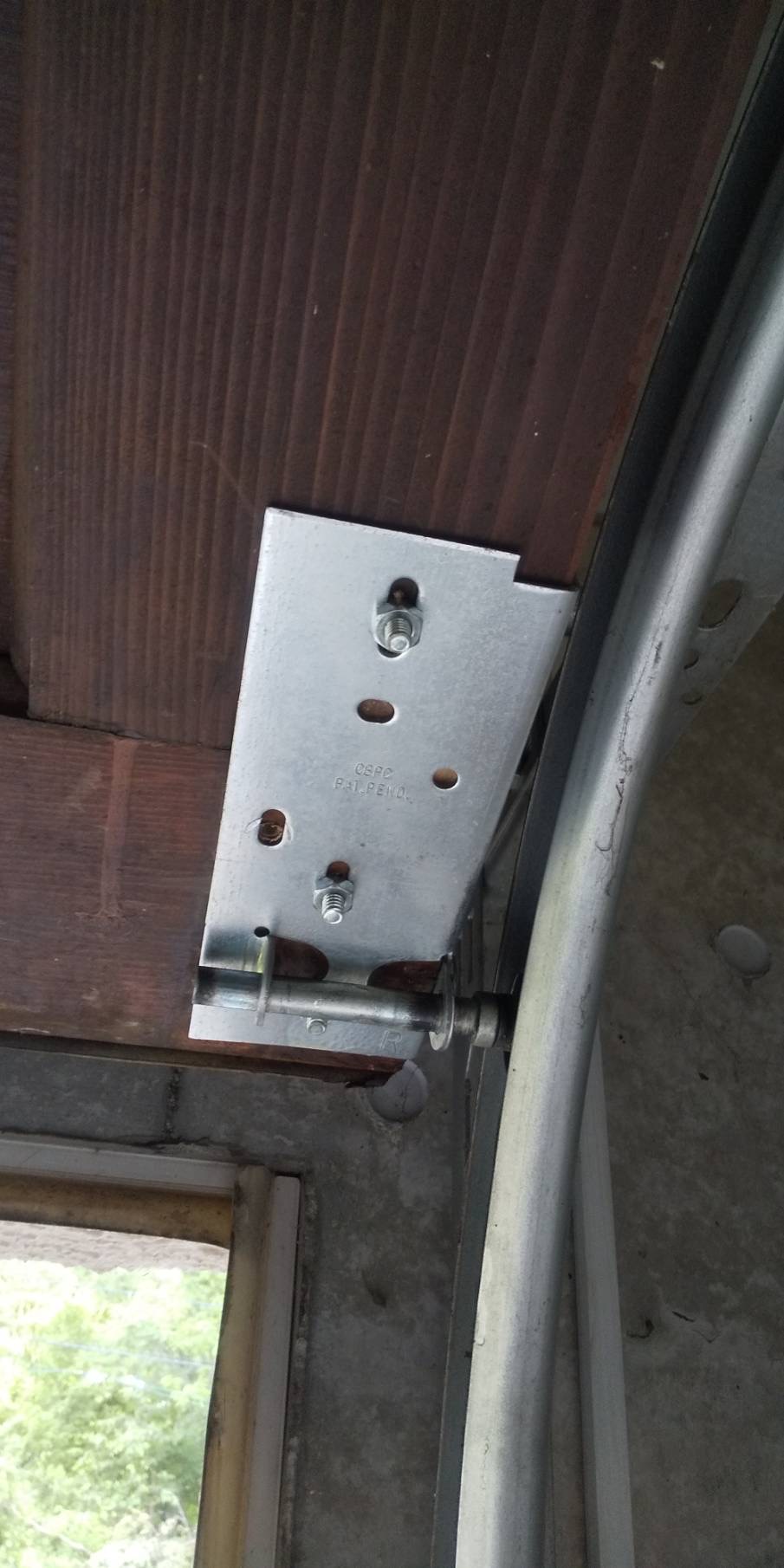 札幌市豊平区　輸入ガレージシャッター　バネ、ワイヤー交換