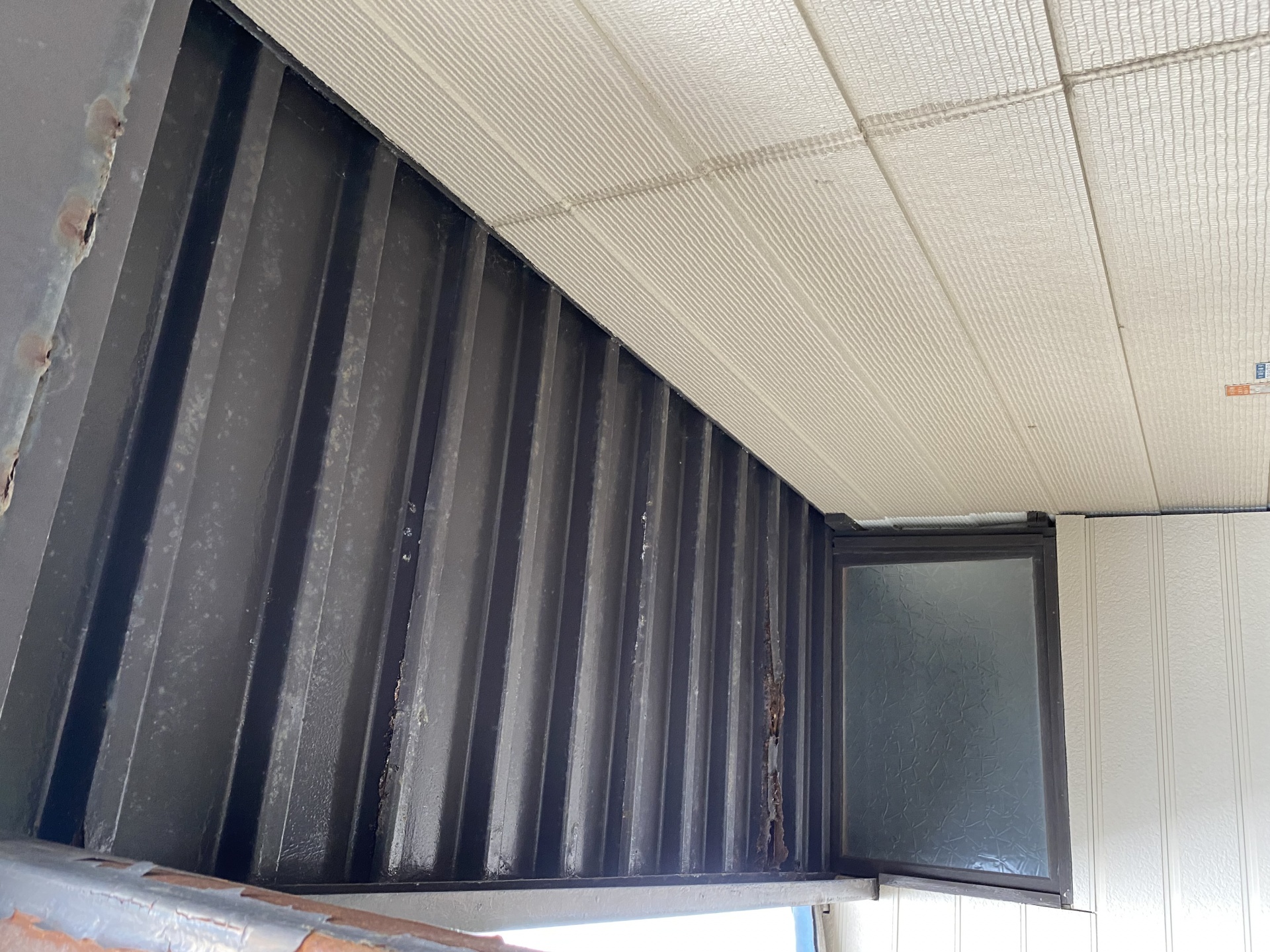 札幌市厚別区　鉄骨工事　 アパート手摺り交換、踊り場裏補強、柱