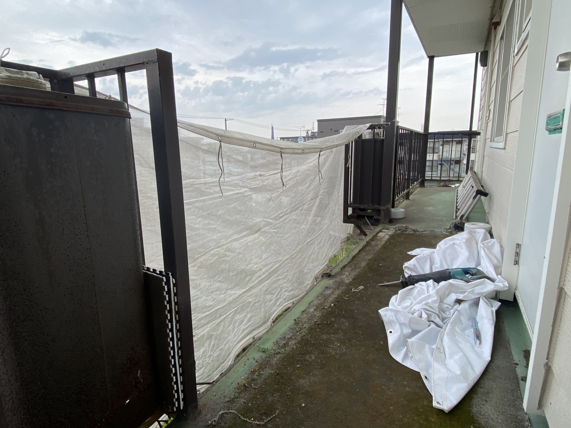 札幌市厚別区　鉄骨工事　 アパート手摺り交換、踊り場裏補強、柱