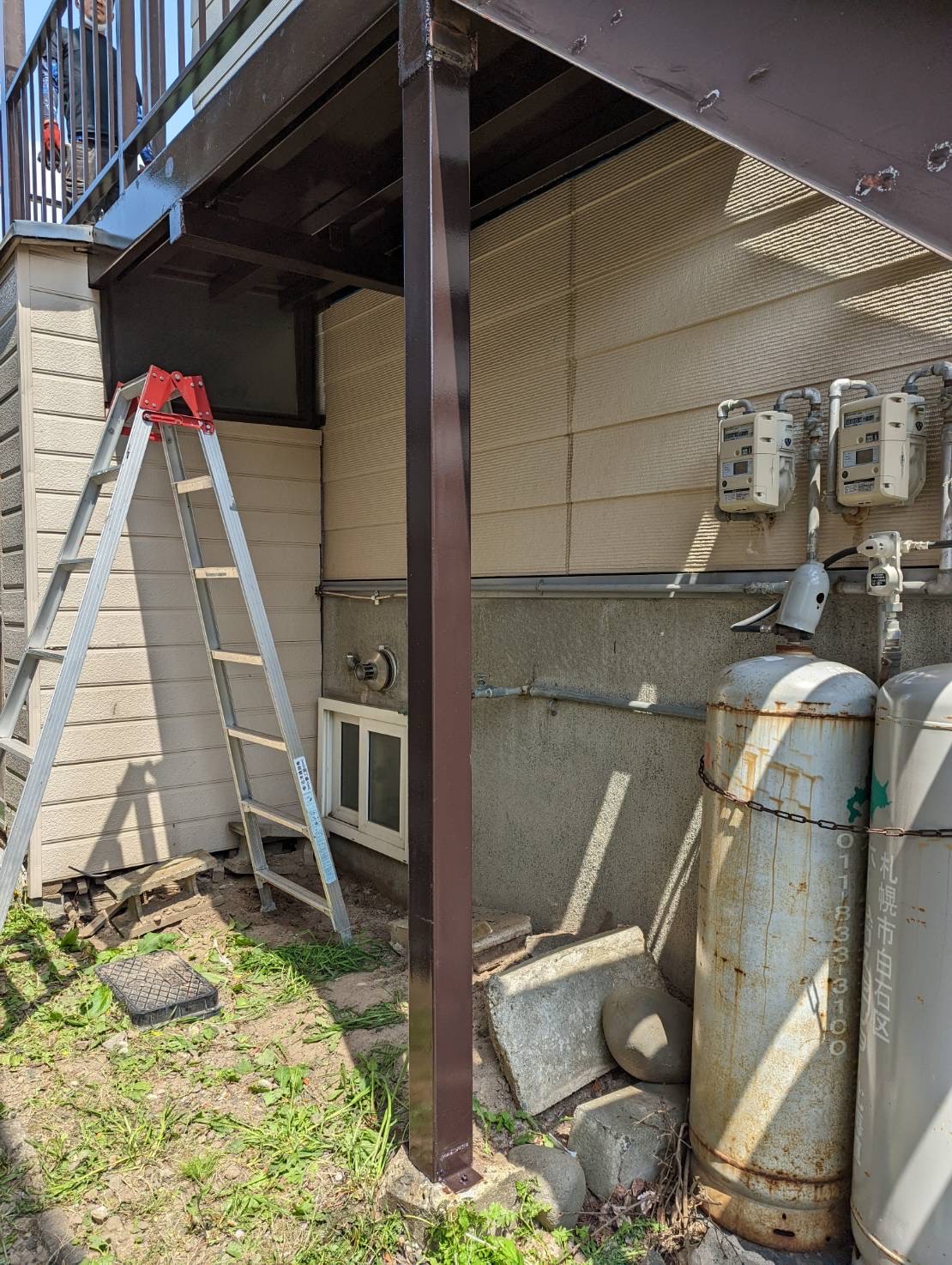 札幌市厚別区　鉄骨工事　 アパート手摺り交換、踊り場裏補強、柱