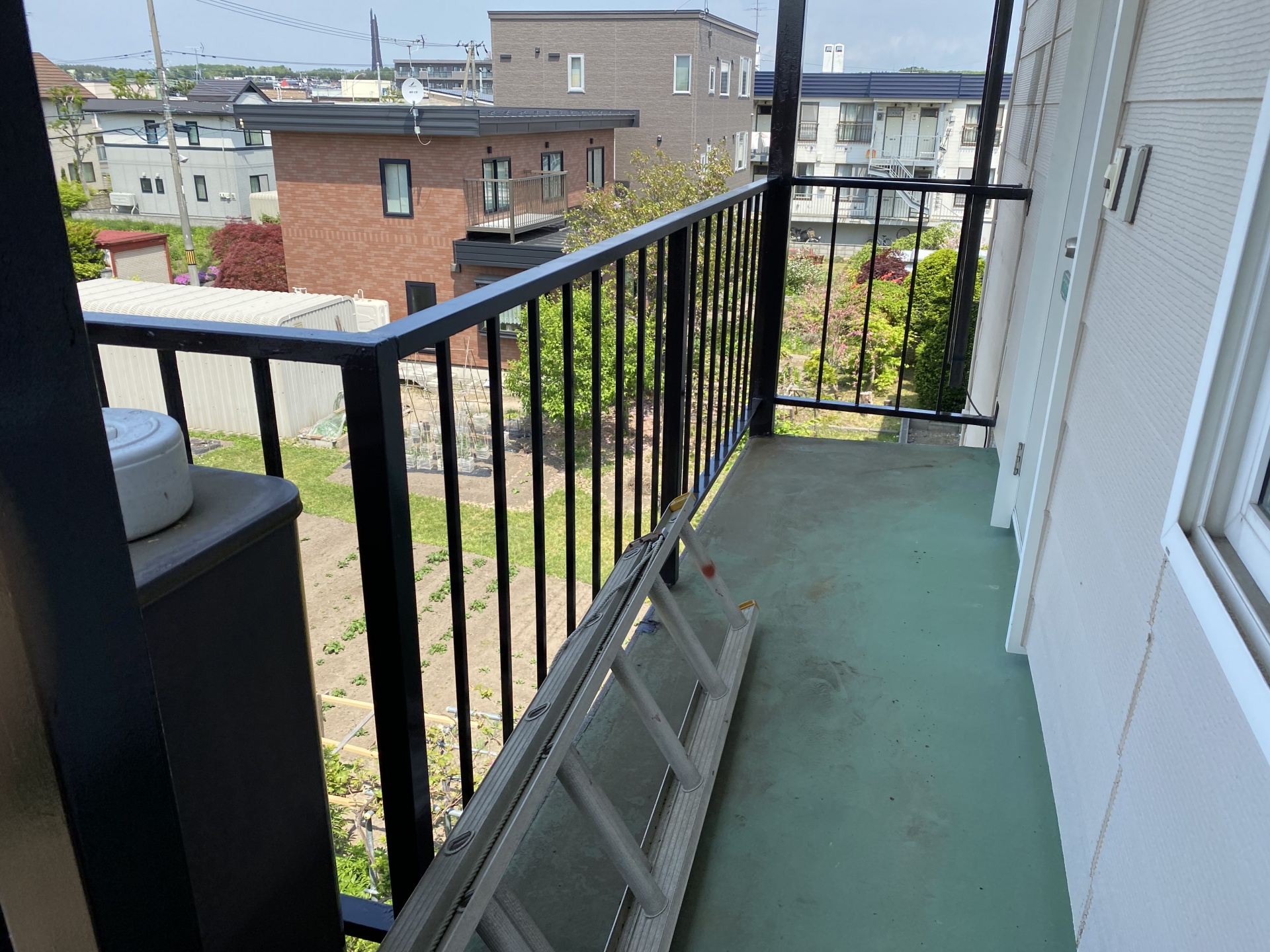 札幌市厚別区　鉄骨工事　 アパート手摺り交換、踊り場裏補強、柱