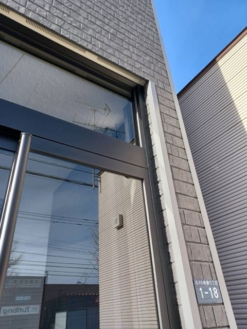 札幌市東区　玄関フード工事